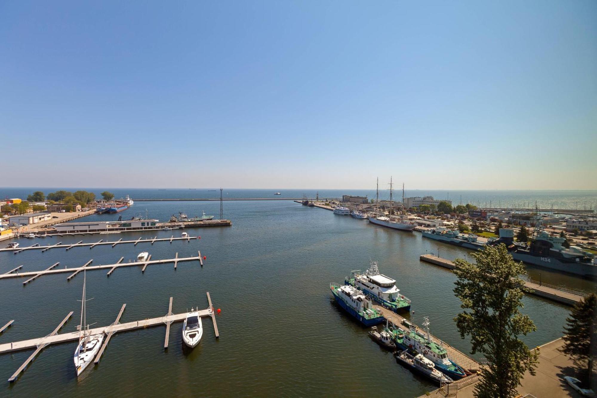 Courtyard By Marriott Gdynia Waterfront Hotel Exterior photo